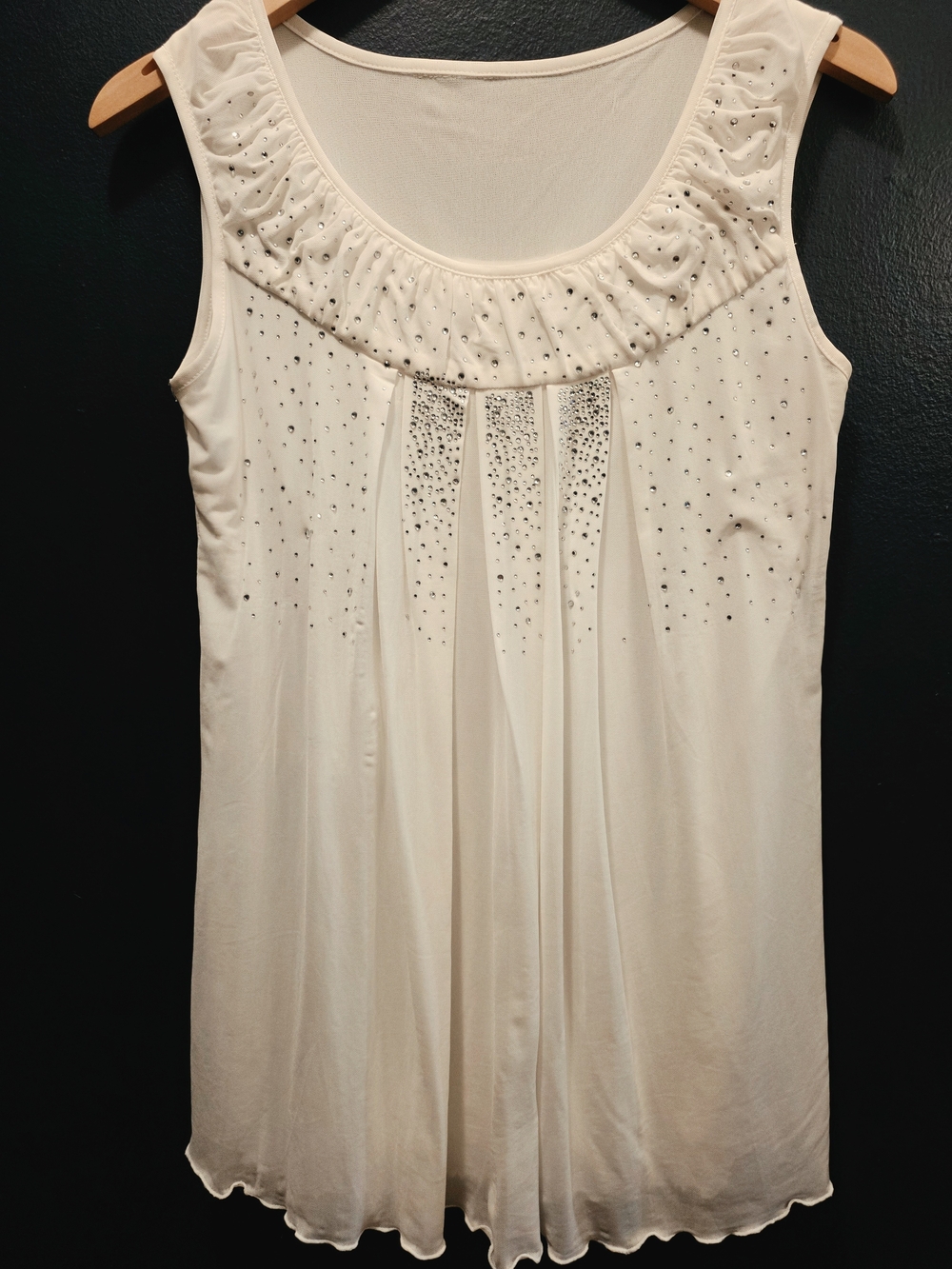 Sleeveless Embellished Scoop Neck Top in Cream